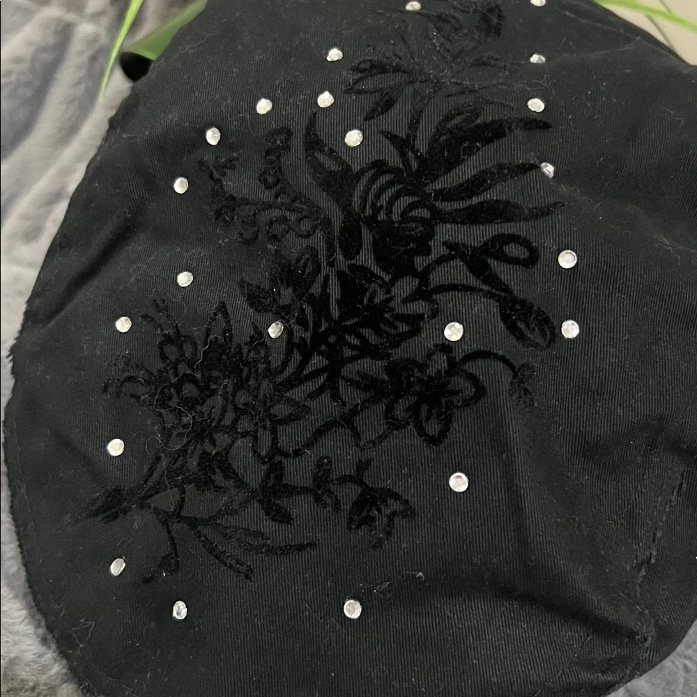 💝 Women's Black Cap with Rhinestones and Velvet Flowers NWT retail $22